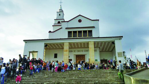 보고타 시내를 한눈에 볼 수 있는 해발 3190m의 몬세라테 언덕, 그곳에는 몬세라테 성당이 있어 콜롬비아 가톨릭 신자들의 성지순례지로도 유명한 곳이다.