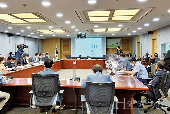 지난달 21일, 서울 여의도 국회의원회관 제1세미나실에서 기후위기시대 NO PLASTIC ‘미세플라스틱, 중금속 없는 공원묘원 만들기’라는 주제로 토론회가 진행됐다.