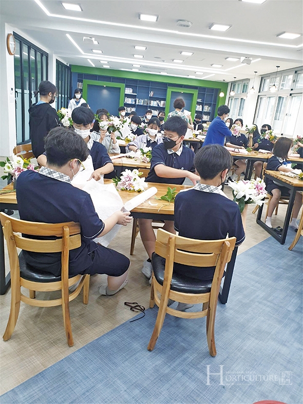 강릉 동명중학교 학생 대상으로 실시된 꽃 생활화 교육 사업