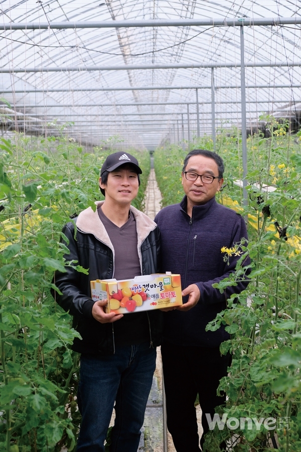 이붕의 대표의 아들 이민기씨는 아버지에게 배우며 토마토 농장을 이끌고 있다.